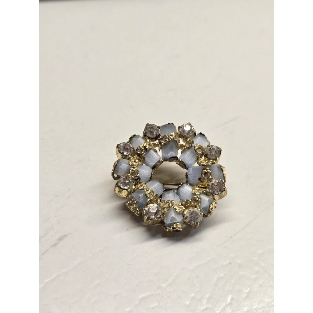 Vtg Mid Century Ice Blue Satin Glass Chaton Rhinestone Wreath Brooch Filigree